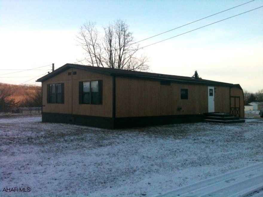 This home features an open floor plan as well as a master bedroom/bath with walk in closet.  All furnishings, appliances, and other items excluding those located in storage shed are included. May stay on rented lot pending approval by park manager.  Available immediately.