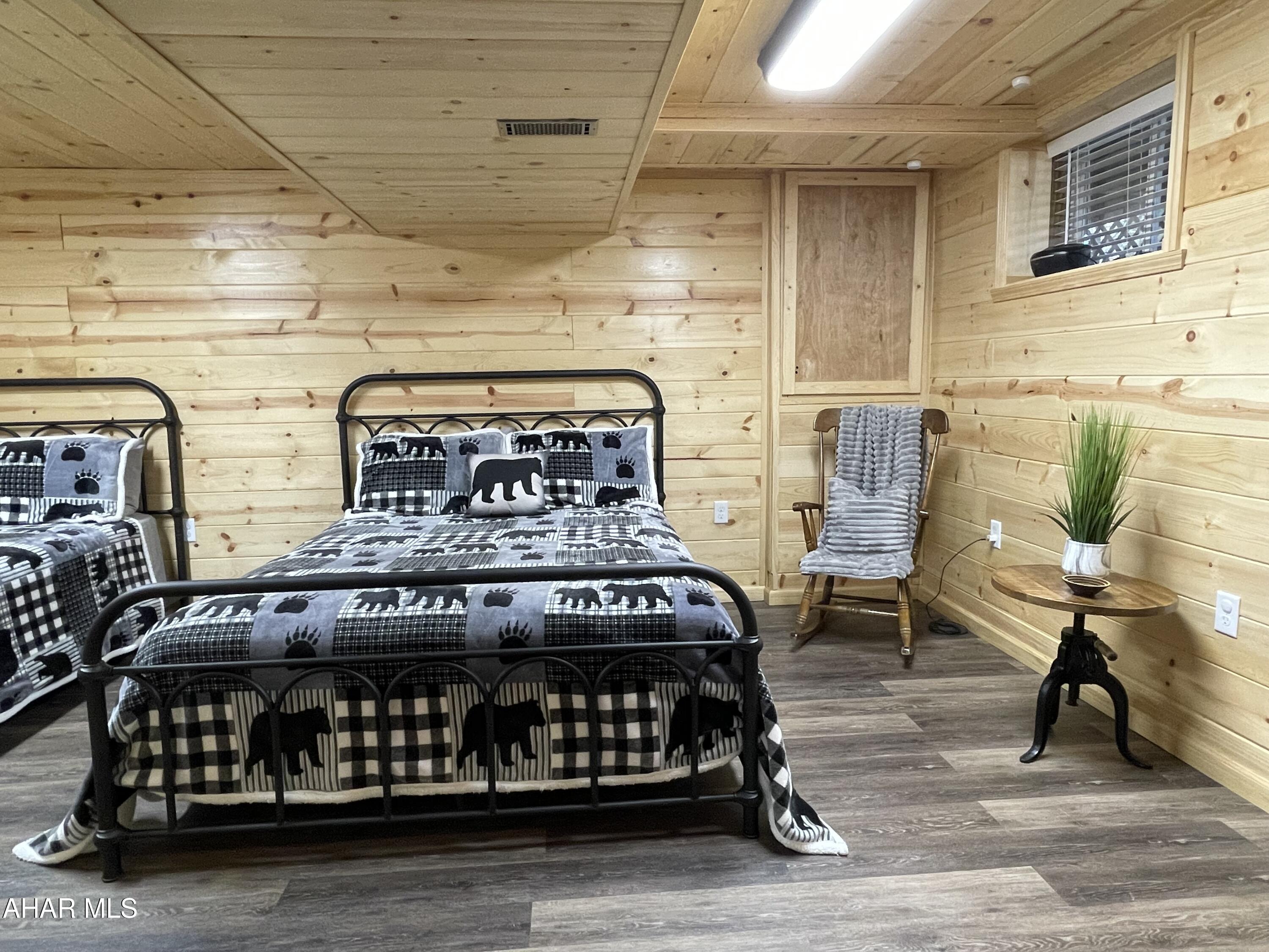 Glendale Yearound - Residential