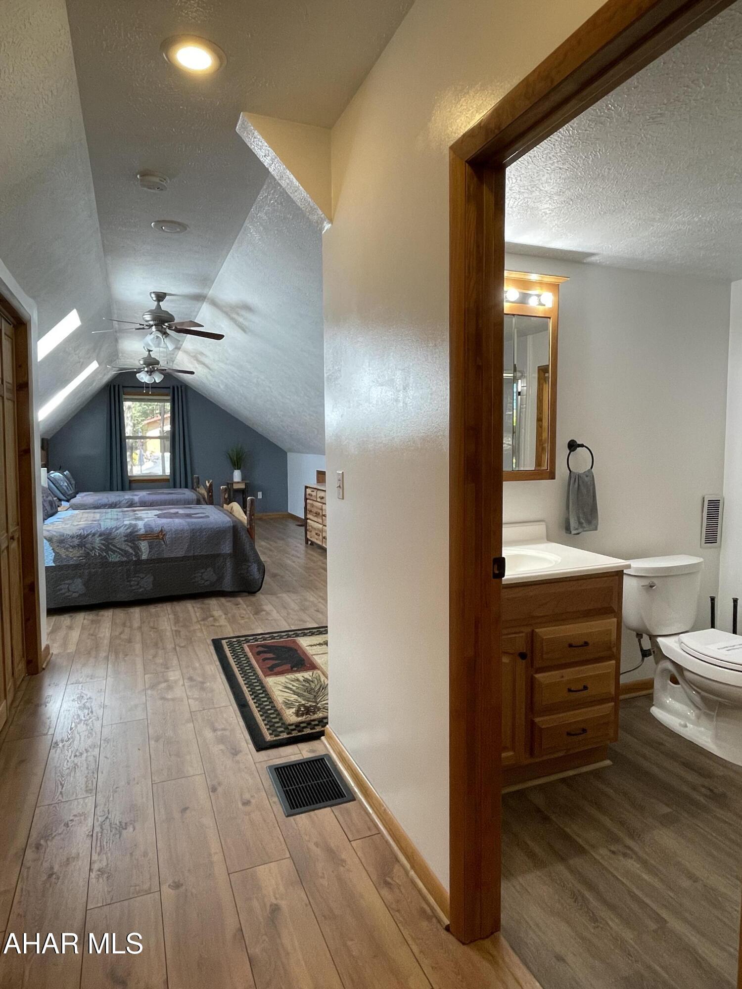 Glendale Yearound - Residential