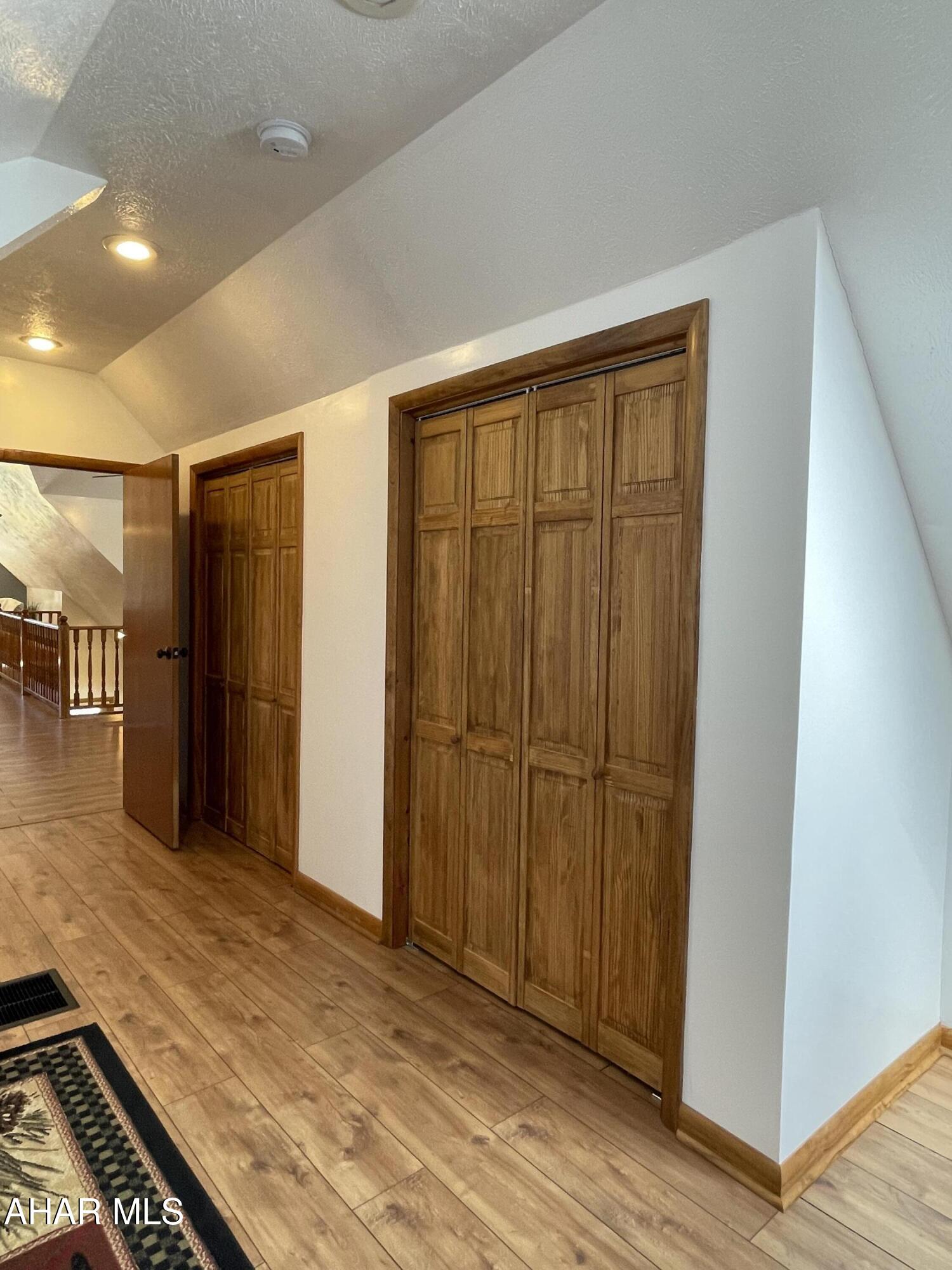 Glendale Yearound - Residential