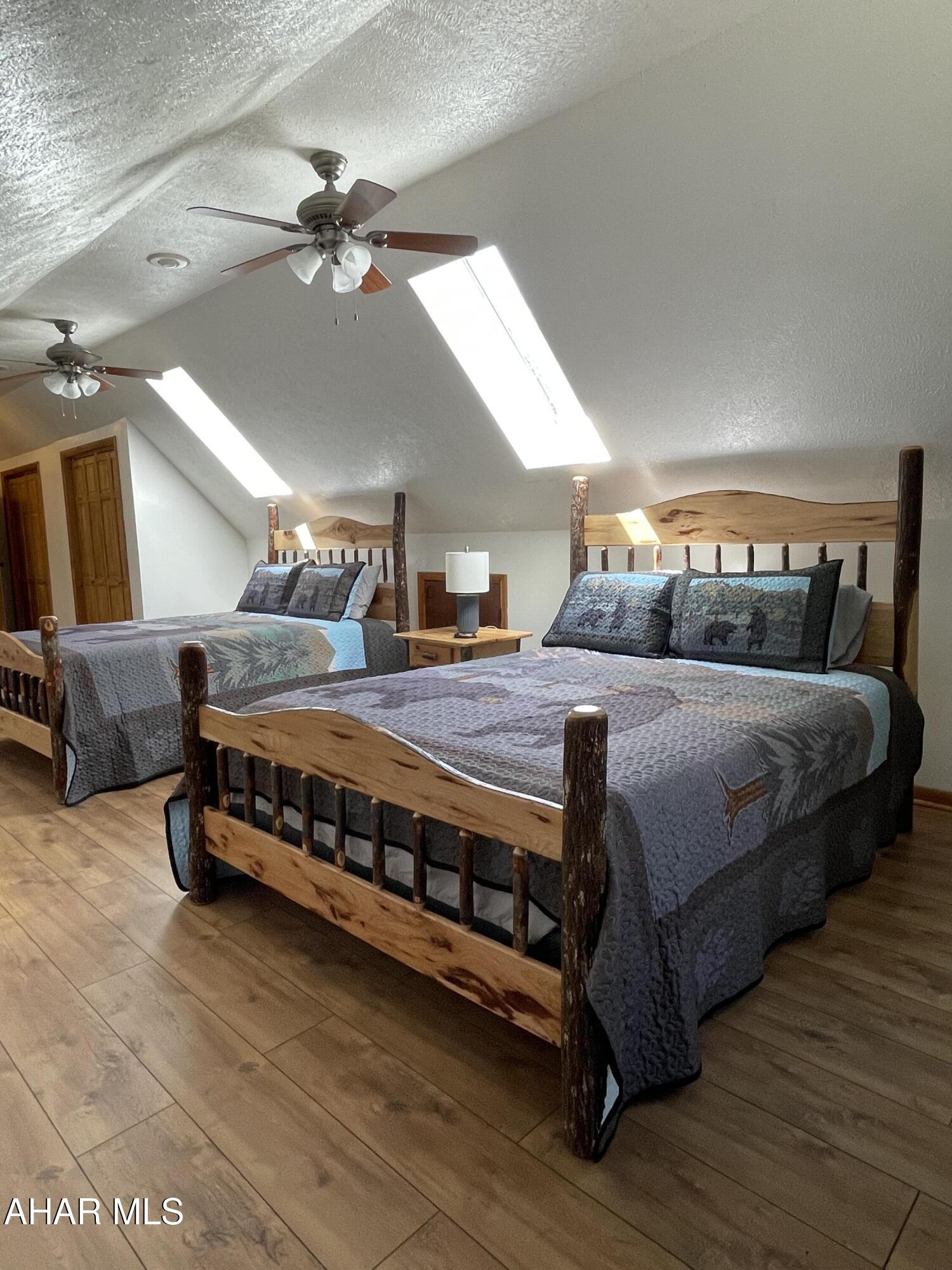 Glendale Yearound - Residential