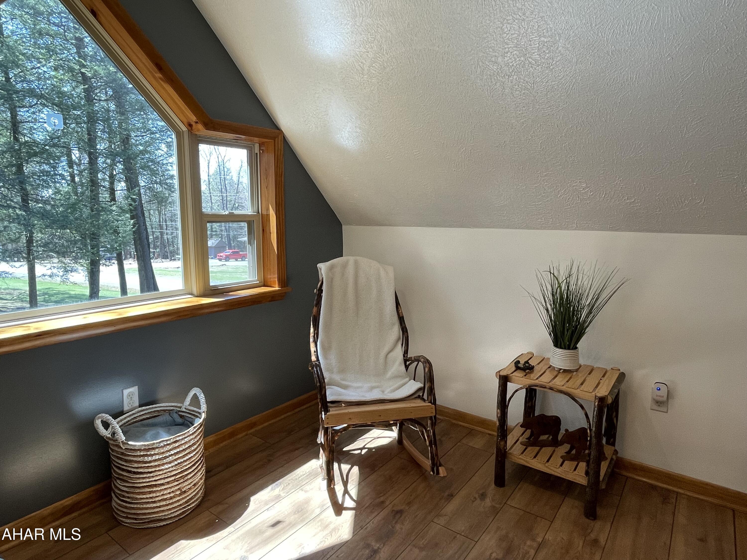 Glendale Yearound - Residential