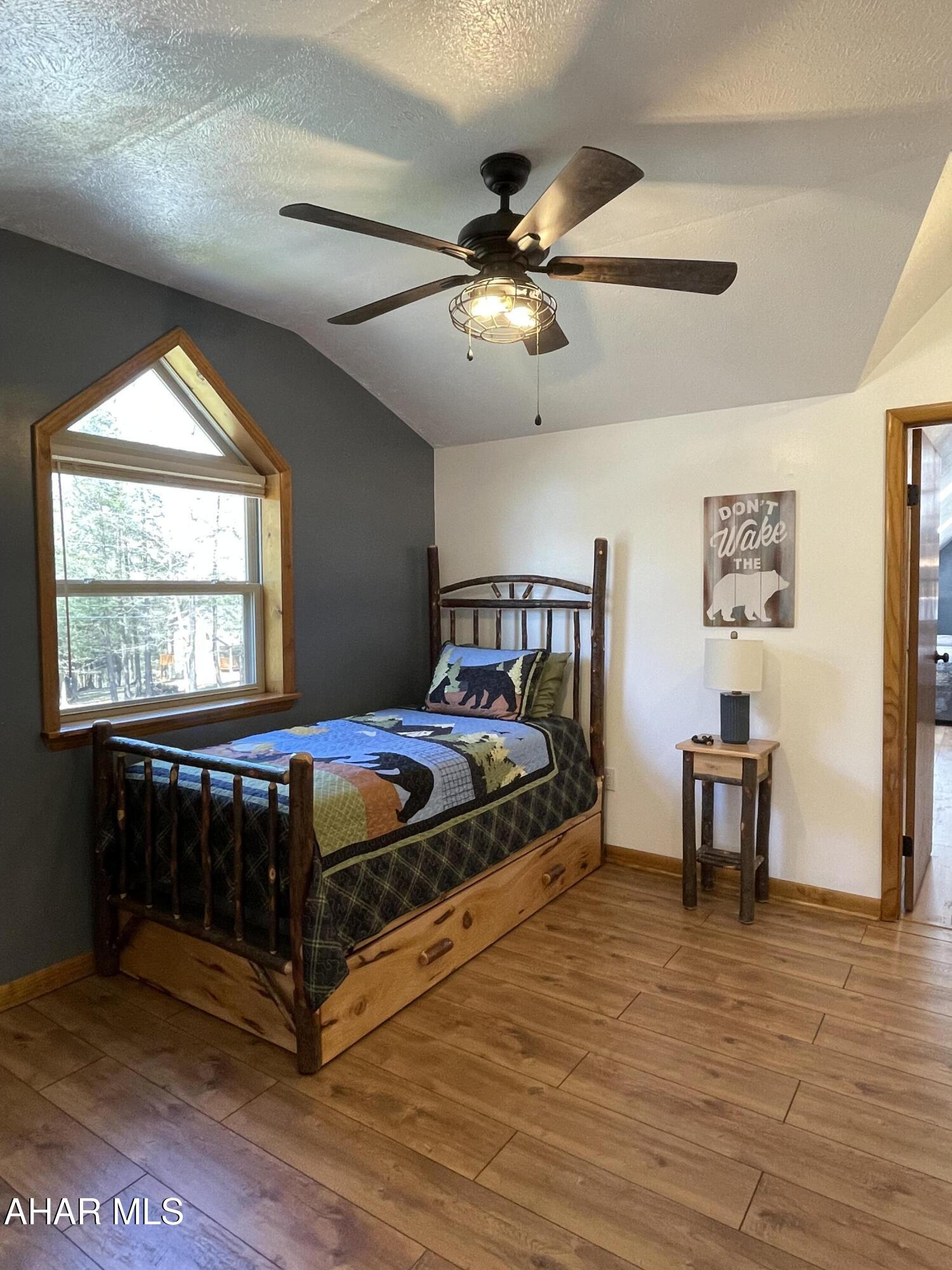 Glendale Yearound - Residential