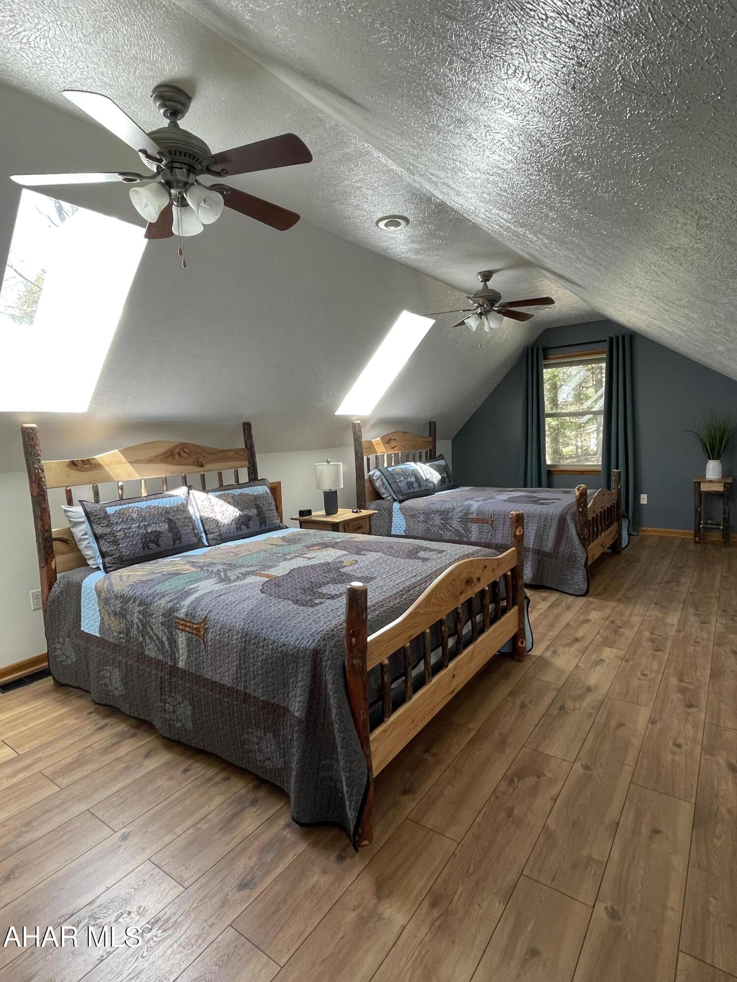 Glendale Yearound - Residential