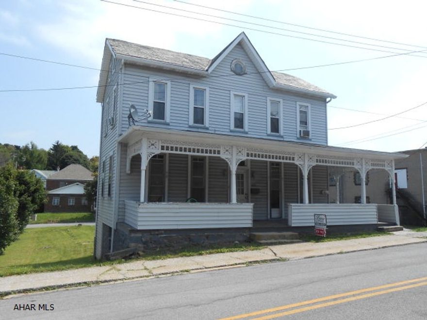 Could easily be turned back into a 4 bedroom house....off street parking   nice size yard   both units have split basement with washer & dryerUnit   landlord pays  heat and water/trashboth units