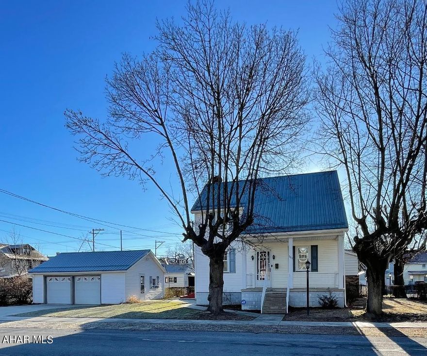 Perfect starter home inthe Toytown area of Altoona! This 2 bedroom 1 bath home offers wood floors throughout, new metal roof, updated electrical, updated bathroom and new appliances. Two car detached garage with new concrete driveway and sidewalks and with a small side yard makes your outside maintenance a breeze to maintain. Easy to show, so call for your personal tour today!