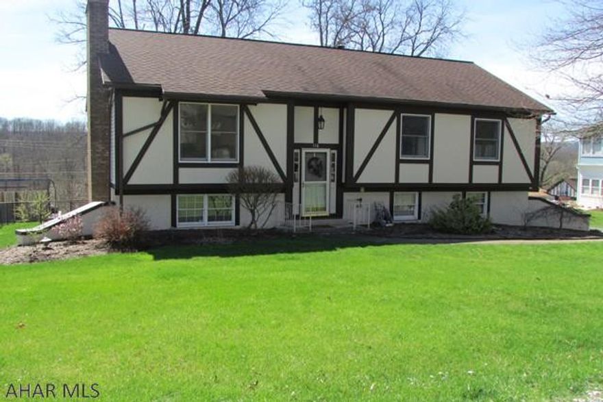 BRIGHT & INVITING. THIS BI-LEVEL LOCATED IN HOLIDAY MANOR OFFERS 3 BEDROOMS, 2.5 BATHS, FAMILY ROOM WITH FIREPLACE. THE KITCHEN IS UPDATED WITH BUILT IN KITCHEN TABLE.  THE WOODWORK HAS BEEN PAINTED WHITE TO ACCENT THE NEW PAINT COLORS ON THE WALLS. BATHROOM FLOORS  HAVE BEEN TILED. THIS HOME HAS BEEN WELL TAKEN OF AND READY TO MOVE INTO.  THE YARD IS FENCED IN...AND THERE IS A SHED.  THE GRADE SCHOOL IS FRANKSTOWN ELEMENTARY.  OPEN HOUSE..Sunday 5/7  12:30 - 2:00.