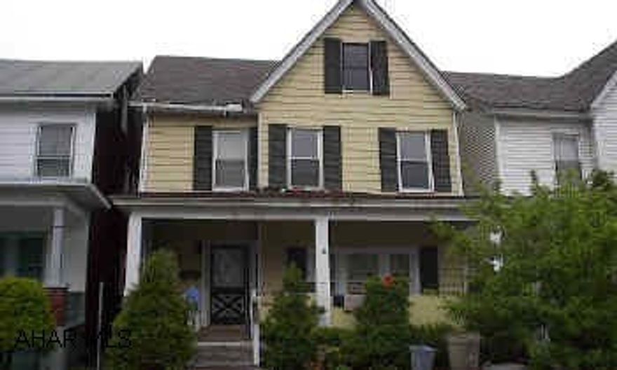 SIDED WITH SOME VINYL WINDOWS. HAS 2 CAR GARAGE. NEEDS RENNOVATION. MAKE AN OFFER.  3 BEDROOM, 1 BATH. PANTRY/LAUNDRY OFF KITCHEN. NO FURNACE. WWW.REOTRANS.COM. "AS IS".