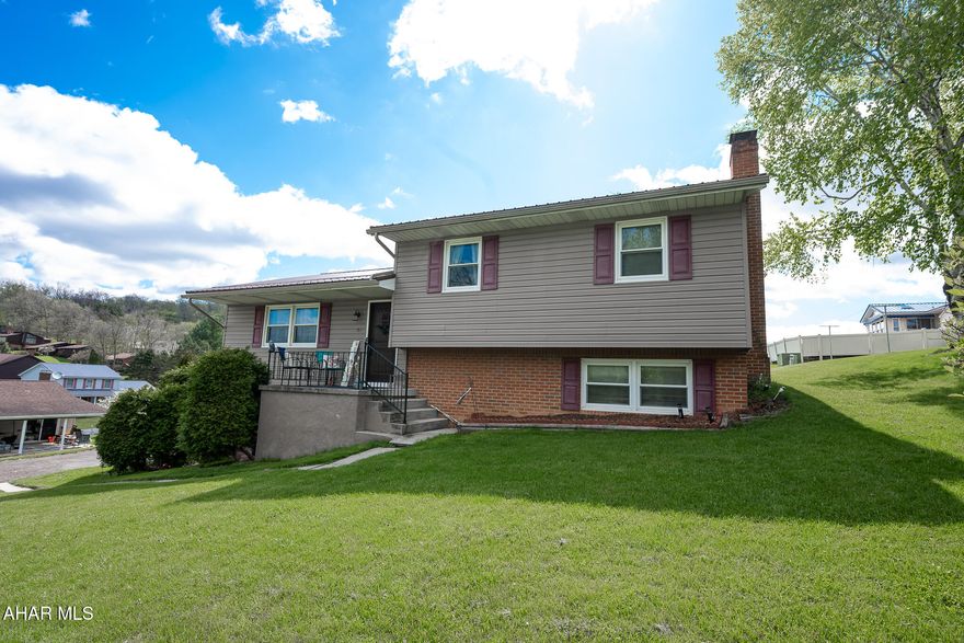 Three Bedroom tri level, 2 Bath home in Rolling Hills.
This home has a 3 season room, a bonus room in the lower level, a family room with a  raised hearth wood burning fire place, a two car integral garage & blacktopped driveway.
The front door greets you with ''Real Presence''.  Don't miss this one!