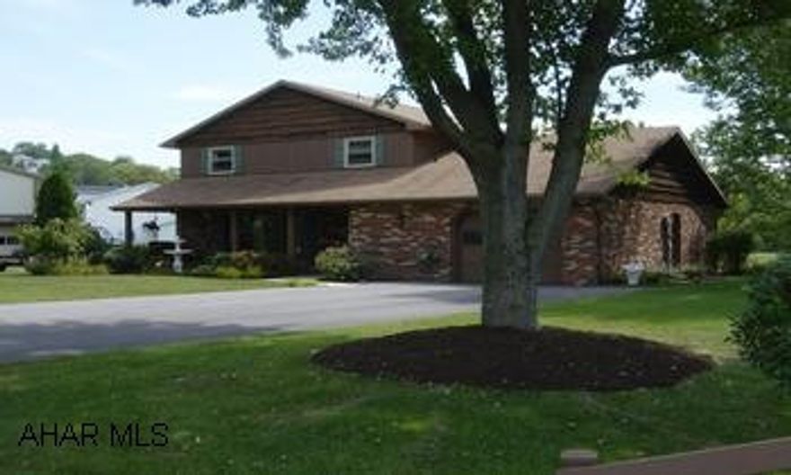 Well maintained large rooms, wood ceilings in FR & LR.  Nice landscaping.  Electric cost is $134 avg. mo. Flat lot size  84.71 x 79.34 x 54.33x 135.28x 120.72 Well maintained large rooms, wood ceilings in FR & LR.  Nice landscaping.  Electric cost is $134 avg. mo. Flat lot size  84.71 x 79.34 x 54.33x 135.28x 120.72