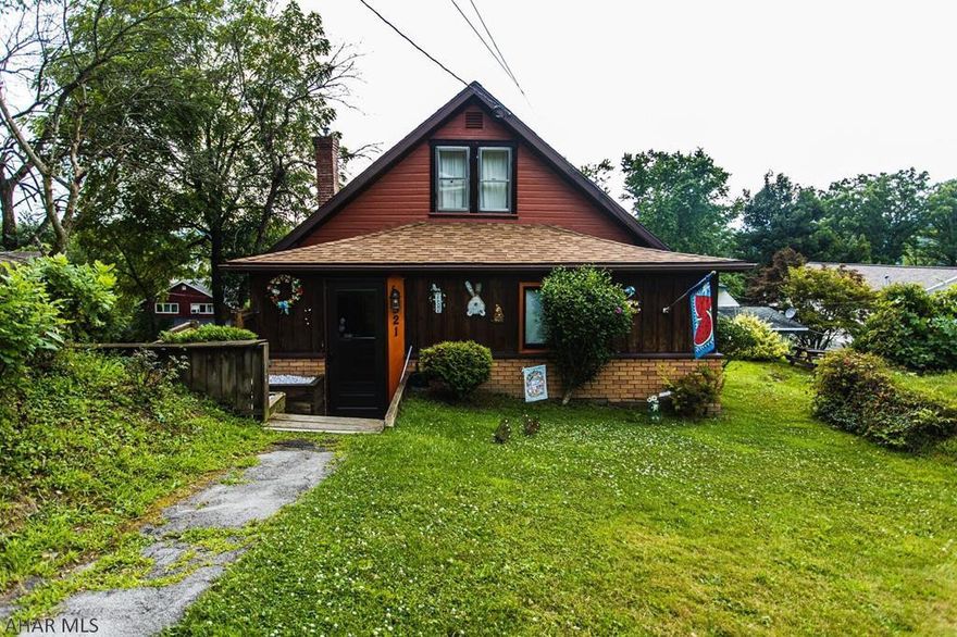 Nice 3 bedroom, 1 bath with off street parking. Enjoy the yard with family and friends. Make this house your home!!