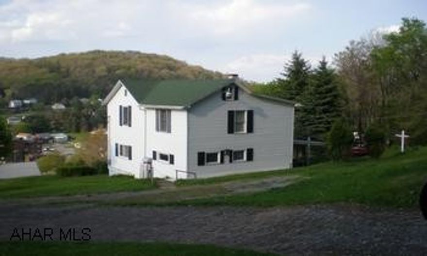 Being sold to settle estate. Great view. Semi-private. Great home for the $$. Being sold to settle estate. Great view. Semi-private. Great home for the $$.