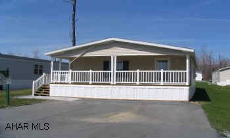 New 2006 28x56 skyline fully set up in Laurel Woods a manufactured community.  3 bedrooms, 2 baths, nice kitchen with bar.  Lot rent $245 includes garbage & sewage. New 2006 28x56 skyline fully set up in Laurel Woods a manufactured community.  3 bedrooms, 2 baths, nice kitchen with bar.  Lot rent $245 includes garbage & sewage.