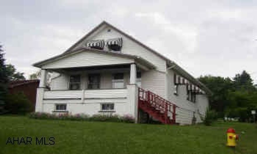 WELL MAINTAINED 2 BEDROOM, 1.5 BATH, 1.5 STORY NEAR STORES AND HIGHWAY. SCREENED IN BACK PORCH. DETACHED GARAGE WITH CARPORT. DON'T MISS THIS ONE!  POSSESSION DATE NOT UNTIL SEPTEMBER 15, 2004. BEFORE WRITING OFFER CALL LISTING AGENT.