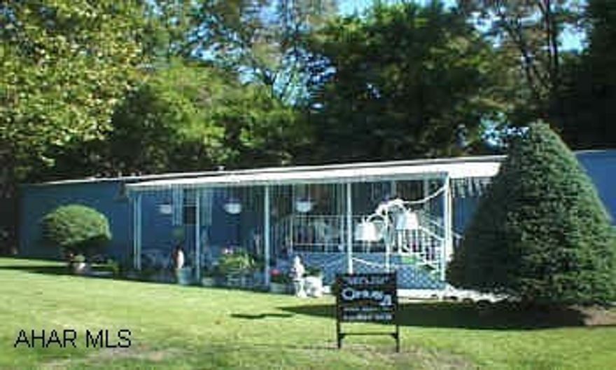 Nice 2 bedroom mobile home with all appliances.