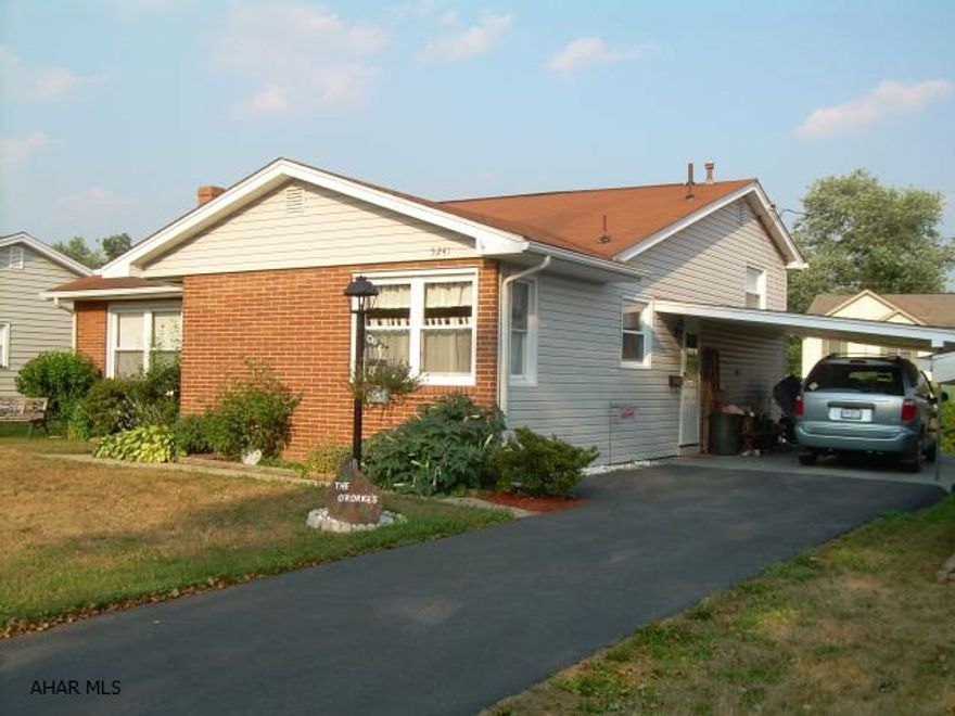 Nicely maintained 1 1/2 story, bigger then it looks from outside.  Only 5 steps up to 2nd level bedrooms.  Great neighborhood and area.  Off street parking, all on a no thru street.