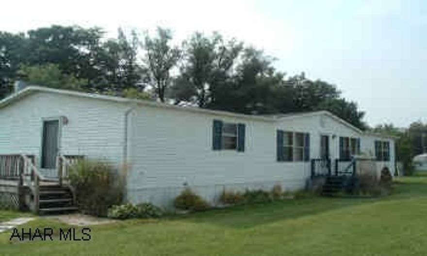 Spacious 1995 - like new 28x64 double wide.  Beautiful layout, unbelievable steal - better hurry!  Lot rent $315.00 - includes water, sewer, and trash. Gorgeous, very large - won't see this deal again, don't wait! Spacious 1995 - like new 28x64 double wide.  Beautiful layout, unbelievable steal - better hurry!  Lot rent $315.00 - includes water, sewer, and trash. Gorgeous, very large - won't see this deal again, don't wait!