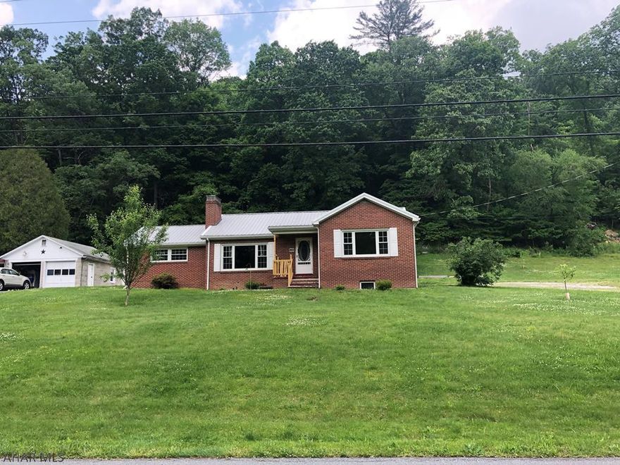 Beautiful brick ranch 3 miles from Bedford.  Very spacious home for a family.  Great spacious yard.  Huge car port.