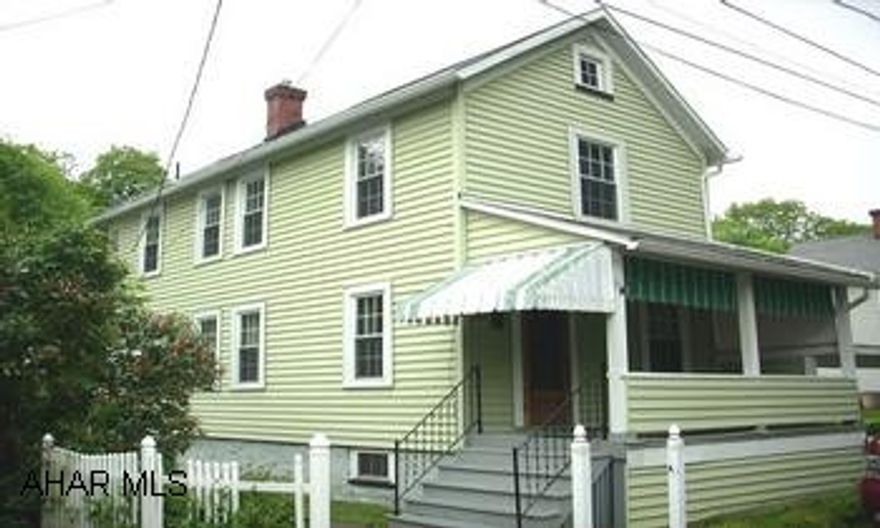 UPDATED MECHANICS-ROOF 1998, CENTRAL AIR 1999, HEATING SYSTEM 1999, NEW H/W TANK 4/07. GREAT HOME IN TYRONE BOROUGH, BEAUTIFUL HARDWOOD FLOORS THROUGHOUT HOME, APPLIANCED INCLUDED. IMMEDIATE OCCUPANCY-CALL WALLY 946-4343 EXT 122.