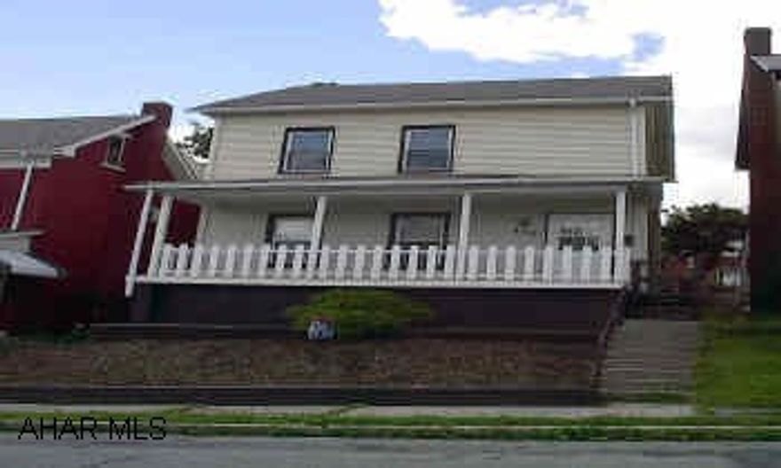 Fenced Yard, off street parking, newer furnace, electric, carpet kitchen.  No showings until July 2, 2001