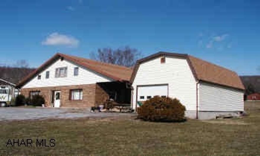 HOLLIDAYSBURG SCHOOLS.  ABOVE GARAGE STORAGE.  BRIGHT AND OPEN FLOOR PLAN, 1ST FLOOR FAMILY ROOM, FURNACE READY FOR C/A.  NEWER ROOF, FURNACE AND KITCHEN.  CALL ELLEN 937-0062