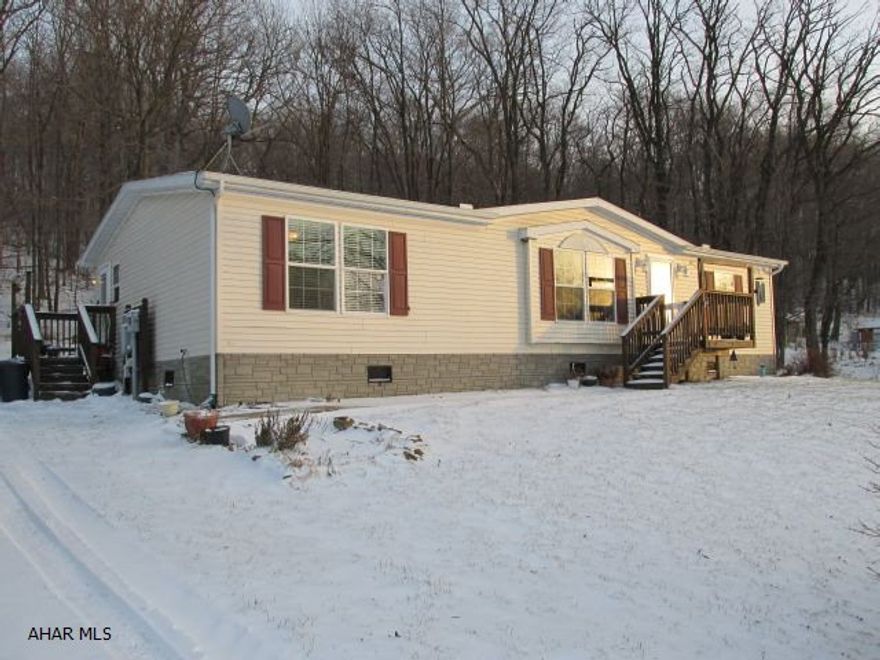 Well maintained 3 bedroom, 2 full bath, 2008 doublewide, Cat 5 phone and cable system, beautiful kitchen, stone accented fireplace, all appliances included. Taxes based on Homestead Excempt and face value. Motivated Seller!