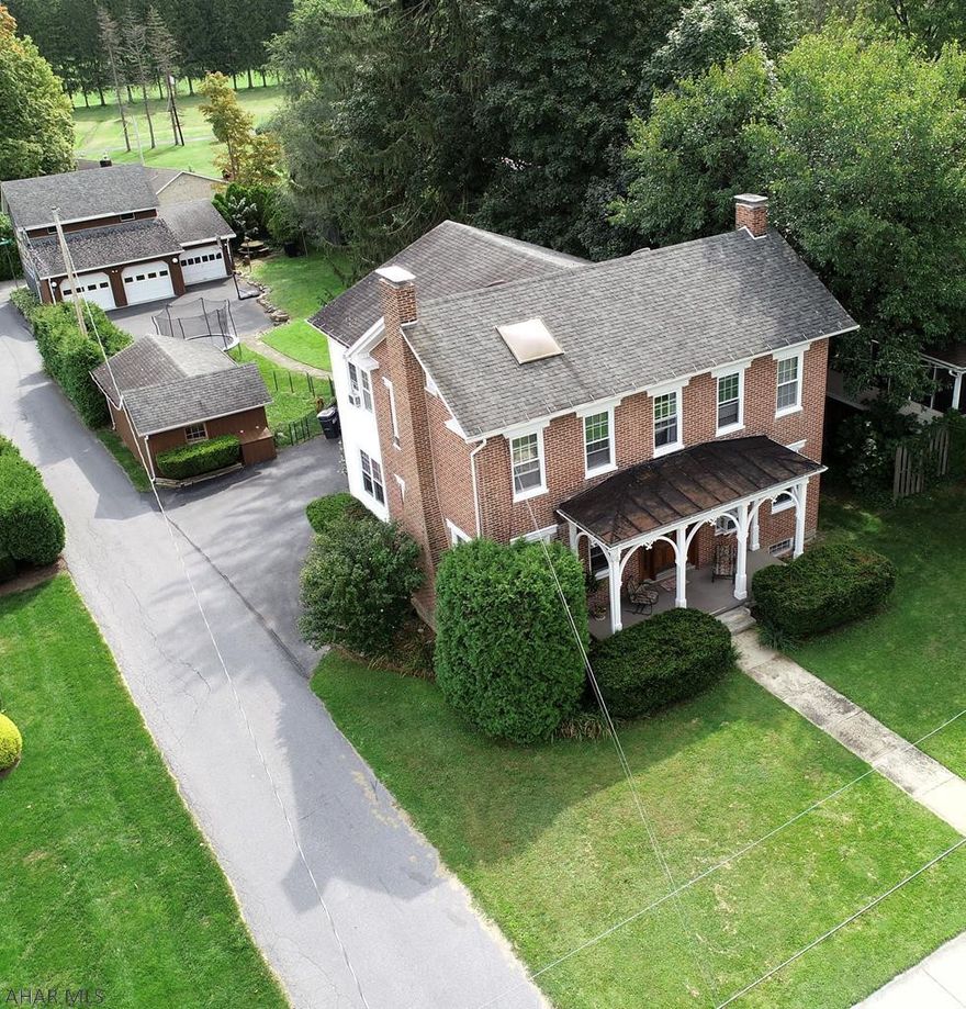 Imagine the ability to use Bedford's finest walking trail within minutes of this beautifully designed historic home.  From the gorgeous curb appeal, fabulous backyard retreat to the exposed interior brick and woodwork, this home delivers stunning charm and character.  The central foyer opens onto impressive living spaces with great entertaining value that will be sure to please guest and friends. The convenience of a three car garage cannot be overstated.  Just a wonderful home all around.