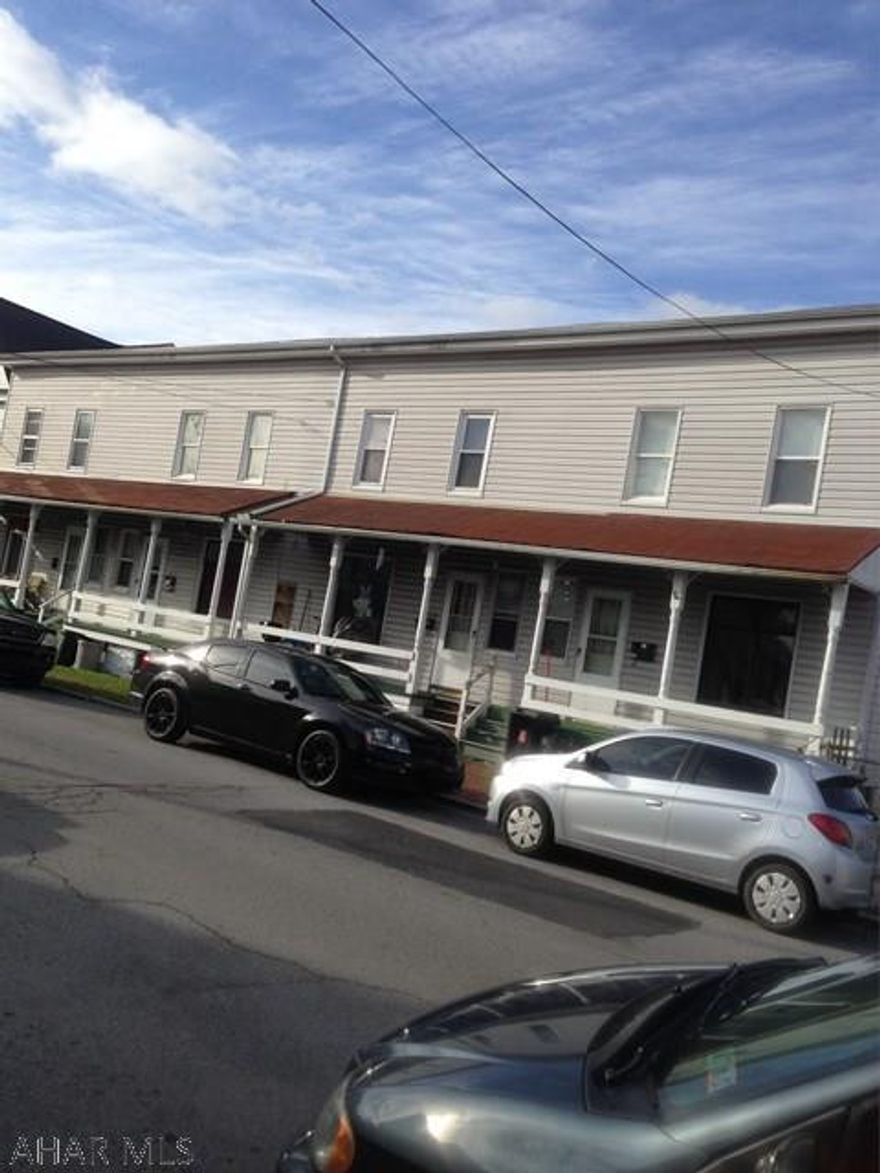 4 unite building with all separate utilities. Completely rented and all unites have 2 bedrooms.