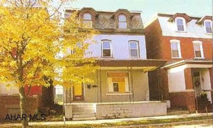 Duplex - separate electric, 1 bedroom each unit, rough condition, take flashlight