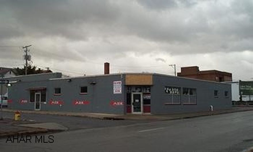 6KSQFT-Warehouse-5KSQft Office- Adjacent parking lot- Loading Dock- Drive In Doors- Newer Roof- 6KSQFT-Warehouse-5KSQft Office- Adjacent parking lot- Loading Dock- Drive In Doors- Newer Roof-