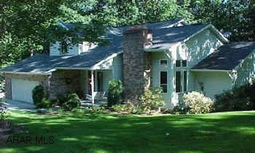 Beautifully maintained and decorated home on large lot. 100 % finished basement. First floor master suite and first floor laundry. Act fast!