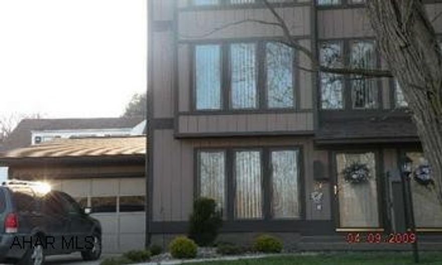 3 level townhouse, 3 BR, 2 1/2 ba with large LR & FR, Oak kitchen, Master BR w/ dressing area Beautiful, spacious & Immaculate Townhouse with 3 BR, 2 1/2 ba with large LR & FR, Oak kitchen, Master BR w/ dressing area. Enclosed patio, 2 screened sunrooms & attached garage w/ storage room. Call Mona 687-4514 or e-mail;  monac21@windstream.net