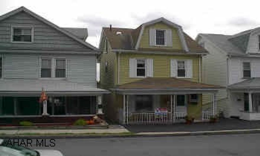 Spacious 4 bed 1 bath plus 2 - 1/2 bath, good mechanics, fenced lot, 2 car detached garage, super clean, new windows 2nd floor & Attic - 3 bed 1/2 bath Spacious 4 bed 1 bath plus 2 - 1/2 bath, good mechanics, fenced lot, 2 car detached garage, super clean, new windows 2nd floor & Attic - 3 bed 1/2 bath