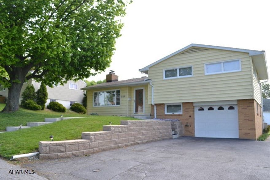 4 level home in Highland Park area, 2 fireplaces, 3 season room off kitchen and dining area, nice yard, 1 car garage, gas hot water heat and central air, family room with wet bar and fireplace. Baker Elementary School. HOME WARRANTY INCLUDED.