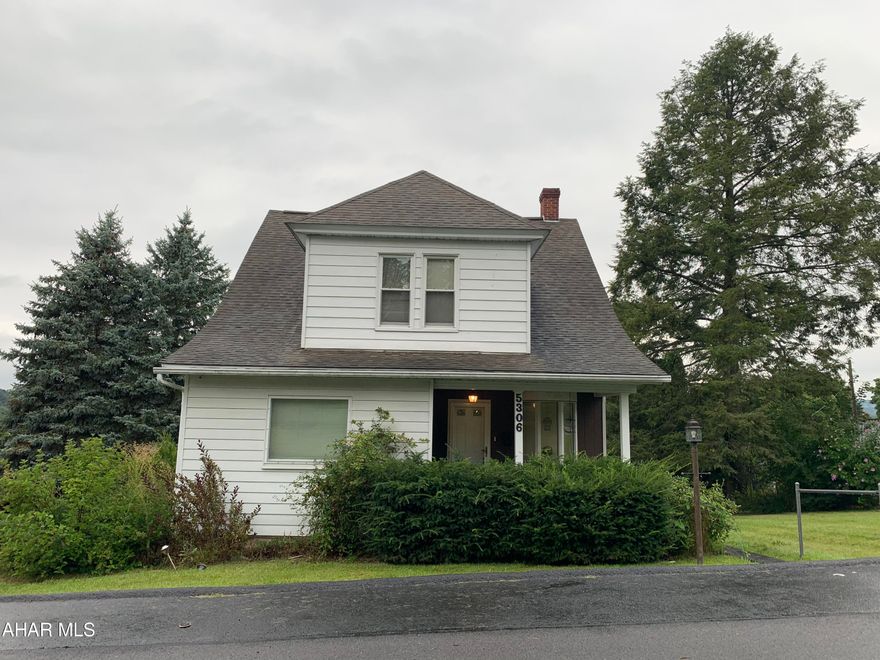 Home is located in the Highland Park area. This home offers 3 BR, 1.5 BA. Home has LR/DR combination plus bonus room on the first floor. Nice level lot with attached one car garage.