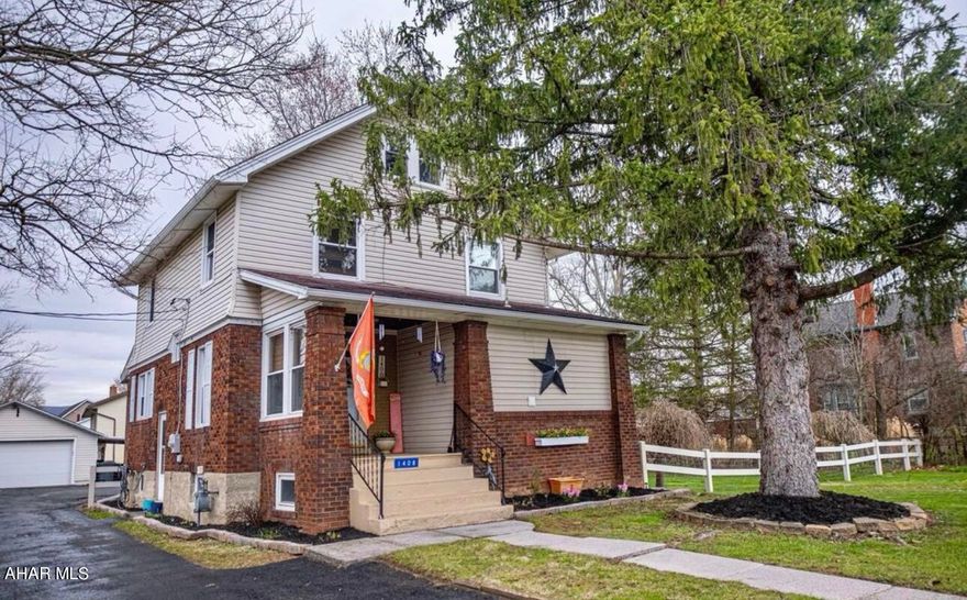 quartz countertops, new refrigerator, fenced yard; entry for comp purposes only