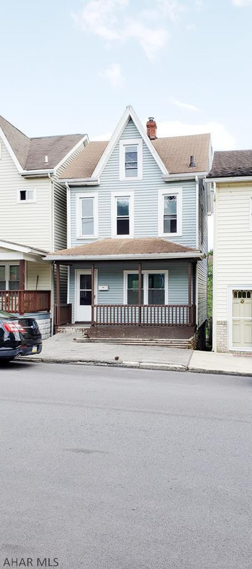 This charming 3 BR, 1BA house would make a great started home, or cash flowing rental property! Enjoy evenings on the back deck while basking in the peaceful atmosphere in the fenced in backyard. Your search is over- make this house your home today!