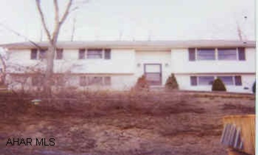 NEWER SPLIT ENTRY WITH GREAT VIEW & DEAD-END STREET. LGE MBR W/ 3/4 BATH. LGE KITCHEN. MUST SEE! PRICED TO SELL!