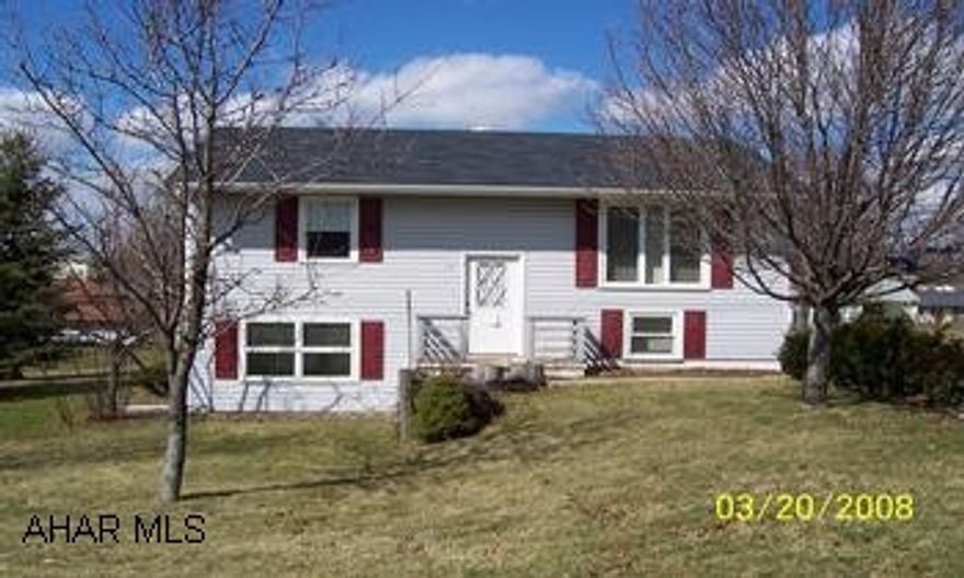 Bi level on nice lot This property may need some TLC but this home has great potential.  This property is in Salix, PA.  $1,000 bonus to selling agent.