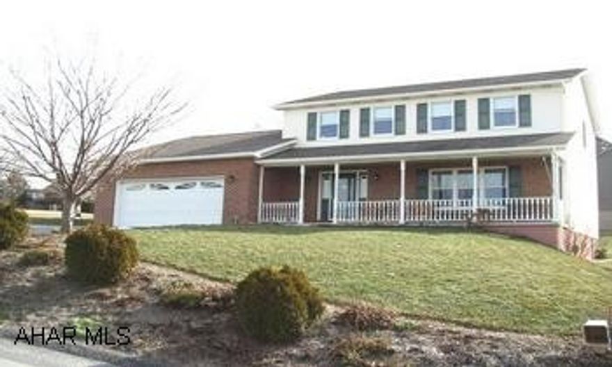 QUALITY BUILT TWO STORY W/TWO FAMILYROOM AREAS WITH GAS FIREPLACES, SURROUND SOUND SPEAKERS AND OUTSIDE SPEAKERS. TOP OF THE LINE CONSTRUCTION FEATURING CERAMIC TILE AND HARDWOOD FLOORING. TWO FAMILYROOM AREAS WITH FIREPLACES AND LOTS OF STORAGE THROUGHOUT.