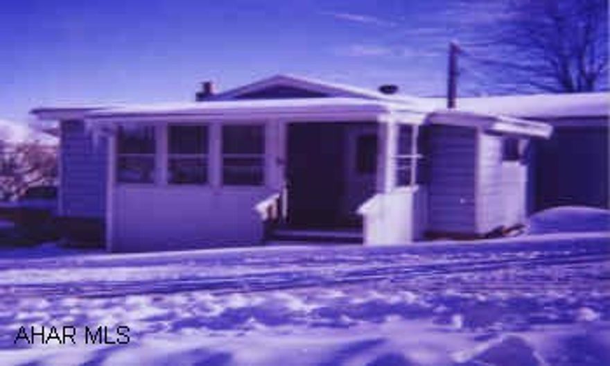 Ranch- Vinyl siding/ newer roof