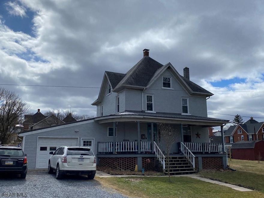 well kept two story brick home on the outskirts of town. Close to all amenities. new windows, new kitchen and pantry. Lots of new updates. 14x24 Shed and 8x10 she shed.