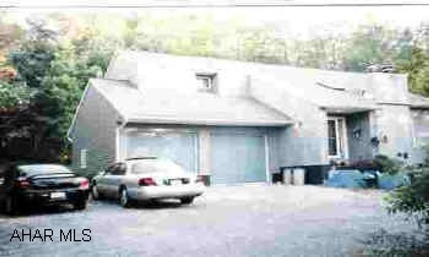 Great house with country setting- breakfast nook & skylilghts.