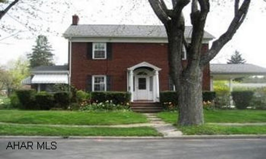 2.5 STORY BRICK 3 BEDROOM, UPDATED KITCHEN, HARDWOOD FLOORS, LIVING ROOM WITH FIREPLACE, 1CAR GARAGE. 2.5 STORY BRICK 3 BEDROOM, UPDATED KITCHEN, HARDWOOD FLOORS, LIVING ROOM WITH FIREPLACE, 1CAR GARAGE. FINISHED BASEMENT WITH 3/4 BATH AND 2ND FLOOR TOTALLY UPDATED.