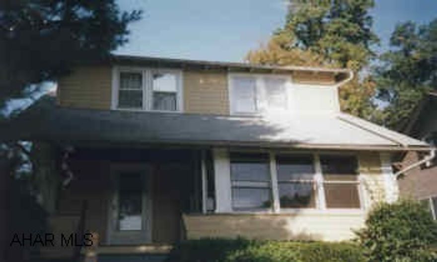 NEW PAINT THROUGHOUT. NEW CARPET & NEW VINYL IN KITCHEN & MUD ROOM. LARGE ROOMS. CORNER LOT. PARTIALLY FENCED-IN LOT. QUIET AREA.