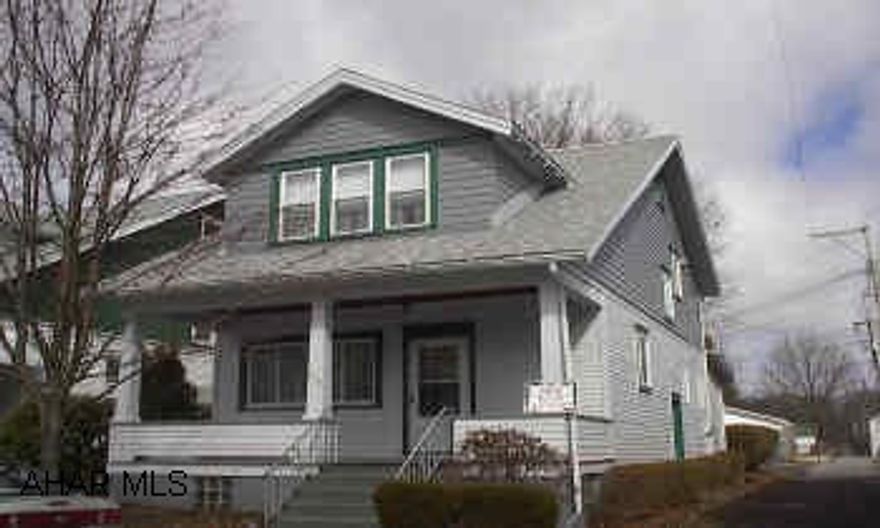 Well maintained 3BR, 1 BA home with replacement windows, newer furnance, and central air. Well maintained 3BR, 1 BA home with replacement windows, newer furnance, and central air.