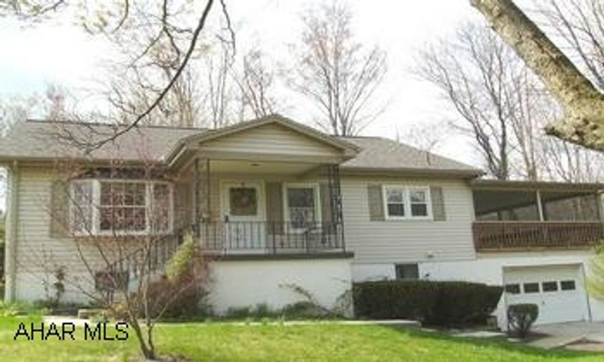 1 1/2  STORY LIVING-CONVENIENT LOCATION LOOKING INTO WOODS-3 BDRMS ON 1ST FLOOR, 4TH ON 2ND FLR-KITCHEN AND BATHS ARE ALL UPDATED-OVERSIZED SCREENED PORCH-CONTACT SUSAN 935-8252. VIRTUAL TOUR TREB.COM. 3 CITY LOTS W/ HOUSE-EXTRA LOT IS 50x100. 1 1/2  STORY LIVING-CONVENIENT LOCATION LOOKING INTO WOODS-3 BDRMS ON 1ST FLOOR, 4TH ON 2ND FLR-KITCHEN AND BATHS ARE ALL UPDATED-OVERSIZED SCREENED PORCH-CONTACT SUSAN 935-8252. VIRTUAL TOUR TREB.COM. 3 CITY LOTS W/ HOUSE-EXTRA LOT IS 50x100. FEELS LIKE LIVING IN THE COUNTRY.