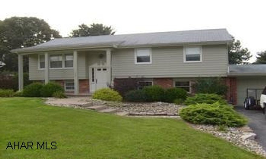 Well maintained and tastefully updated interior split-level style home in Penn Farms. Also features a finished basement and an above ground pool on a 100x150 lot. Cedar sided house with a two car attached garage. Well maintained and tastefully updated interior split-level style home in Penn Farms. Also features a finished basement and an above ground pool on a 100x150 lot. Cedar sided house with a two car attached garage.