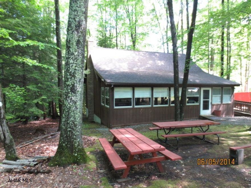 owner has option to join the Glendale Yearound Assoc. and enjoy the amenities inside the gate.