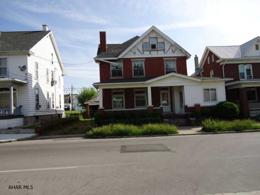 Property is sold AS IS - WHERE IS Needs work. No utilities on per seller, offers must be submitted via Hubzu.com Buyer to pay $299. Technology Fee to Hubzu.com @ closing. Hubzu customer care #1-855-882-1314 for difficulty entering online offer.